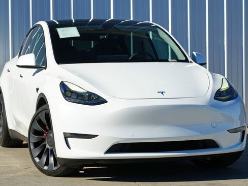 Used 2022 Tesla Model Y Performance image 4