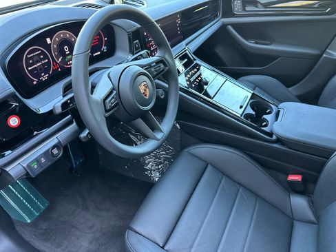 New 2026 Porsche Panamera 4 image 4