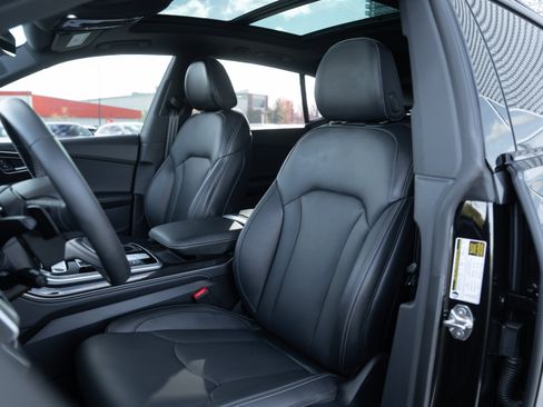 Certified 2025 Audi Q8 Prestige image 23