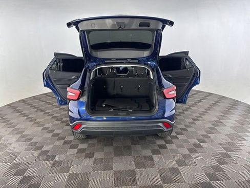 Used 2024 Chevrolet Trax LS w/ LS Convenience Package FWD image 15