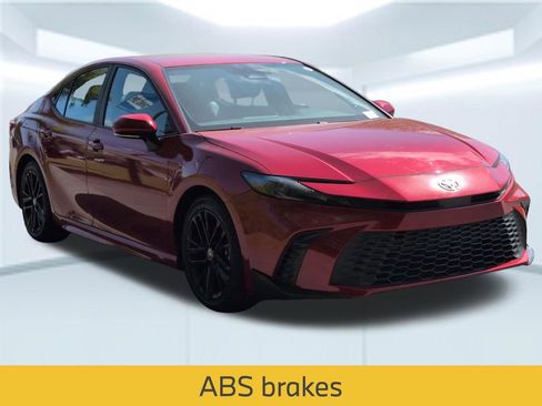 Used 2025 Toyota Camry SE FWD image 9