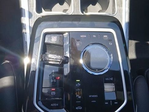 New 2025 BMW 740i w/ Executive Package image 22