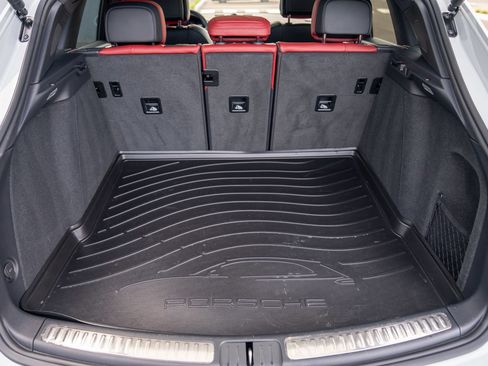 Used 2025 Porsche Macan image 28