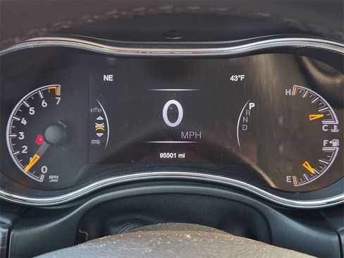 Used 2019 Jeep Grand Cherokee Altitude image 12