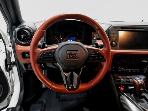 Used 2021 Nissan GT-R Premium image 12