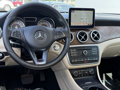 Used 2017 Mercedes-Benz GLA 250 4MATIC image 24