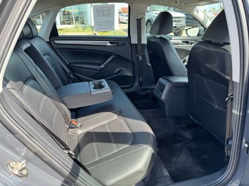 Used 2018 Volkswagen Passat 2.0T R-Line FWD image 25