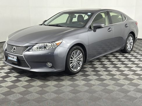 Used 2015 Lexus ES 350 w/ Premium Package FWD image 3