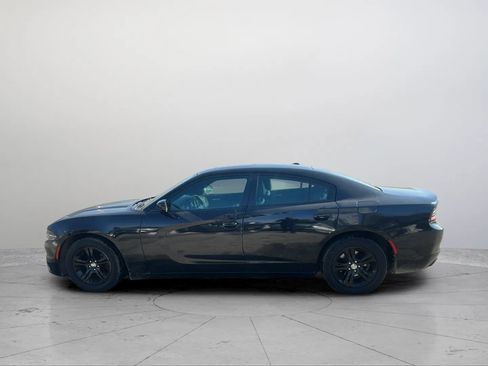 Used 2019 Dodge Charger SXT w/ Leather Interior Group RWD image 16