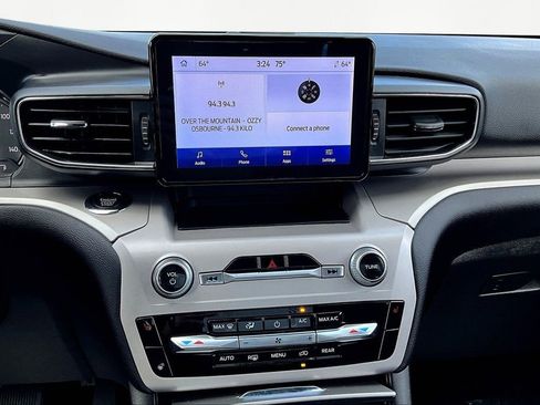 Used 2023 Ford Explorer XLT w/ Equipment Group 202A image 6