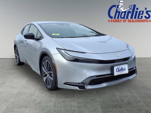 Used 2023 Toyota Prius LE image 3