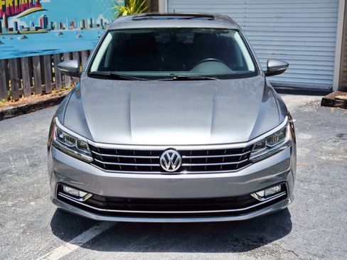 Used 2016 Volkswagen Passat 1.8T w/ Lighting Package FWD image 3