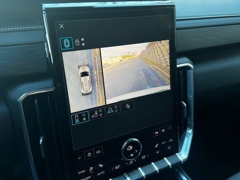 Used 2025 GMC Acadia Elevation image 28