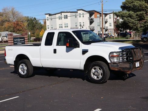 Used 2010 Ford F250 XLT image 2