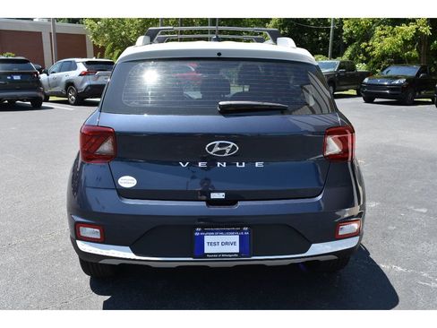 New 2025 Hyundai Venue Limited image 4