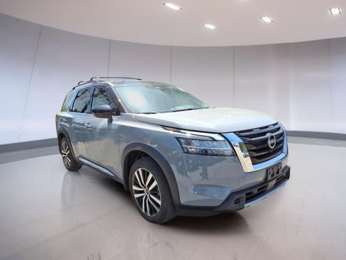 Used 2024 Nissan Pathfinder Platinum AWD/4WD image 1