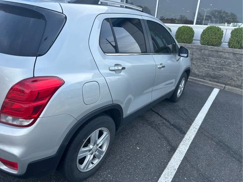 Used 2019 Chevrolet Trax LT w/ LT Convenience Package image 3