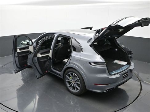 New 2025 Porsche Cayenne S image 34