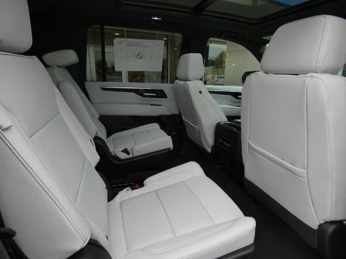 New 2026 Chevrolet Suburban Premier w/ Sun And Tow Package image 17