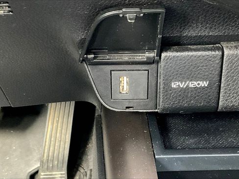 Used 2022 Toyota Camry SE image 16