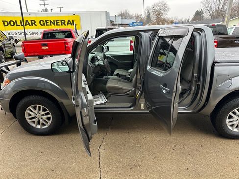 Used 2016 Nissan Frontier SV image 19