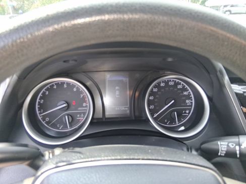 Used 2021 Toyota Camry LE FWD image 12
