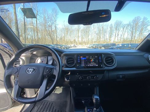 Used 2016 Toyota Tacoma TRD Sport image 18
