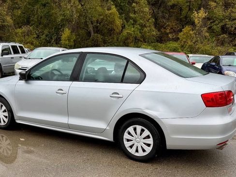 Used 2011 Volkswagen Jetta S FWD image 2