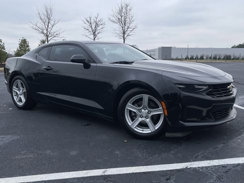Used 2020 Chevrolet Camaro LT image 2
