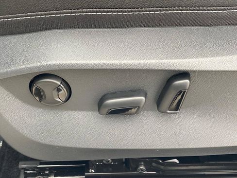 New 2026 Volkswagen Taos SEL image 3