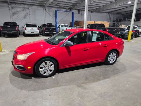 Used 2016 Chevrolet Cruze LS FWD image 3