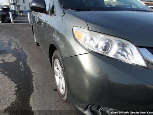 Used 2014 Toyota Sienna LE FWD image 10
