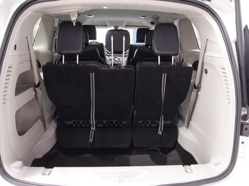 Used 2024 Chrysler Pacifica Touring-L image 23