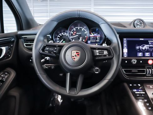 Certified 2025 Porsche Macan T image 16