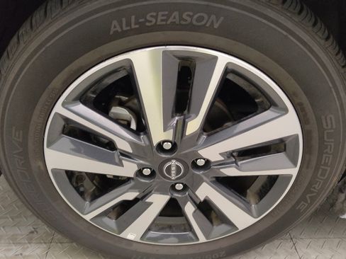 Used 2024 Nissan Versa SV w/ Trunk Package FWD image 31