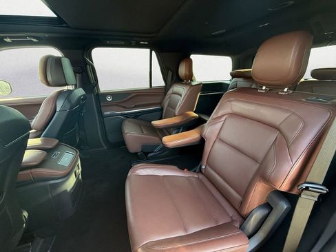 Used 2025 Lincoln Navigator Reserve AWD/4WD image 11