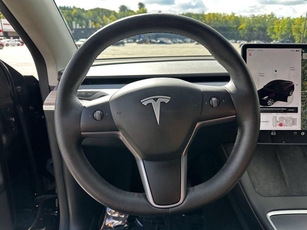 Used 2025 Tesla Model Y Long Range AWD/4WD image 13