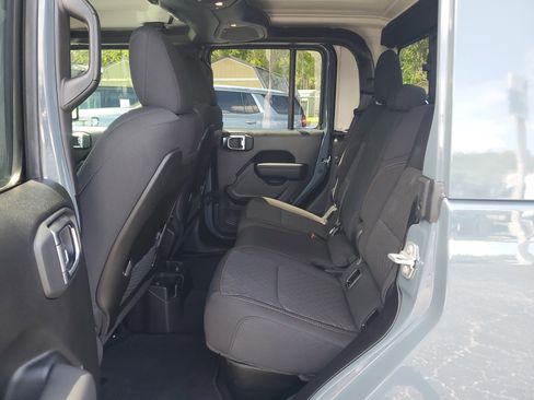 Used 2025 Jeep Gladiator Mojave AWD/4WD image 22