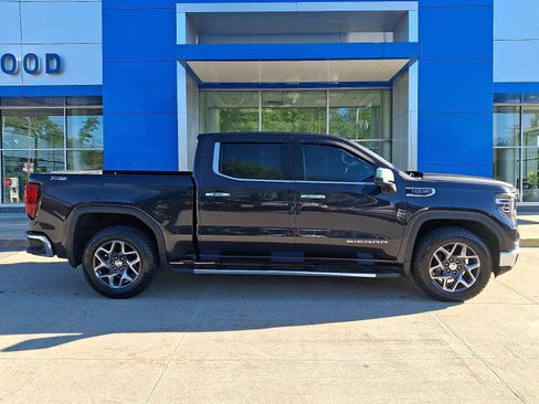 Used 2022 GMC Sierra 1500 SLT w/ SLT Premium Plus Package AWD/4WD image 7