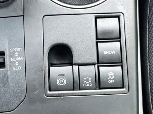 Used 2023 Toyota Highlander LE FWD image 18