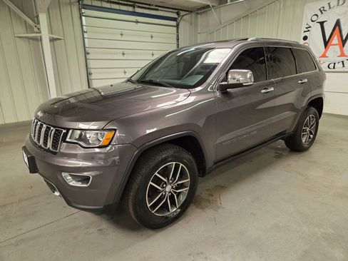 Used 2018 Jeep Grand Cherokee Limited image 2