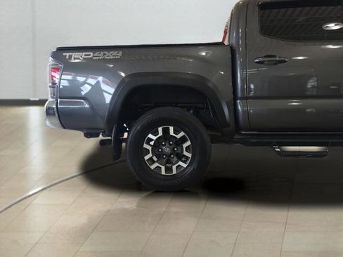Used 2022 Toyota Tacoma TRD Off-Road AWD/4WD image 31
