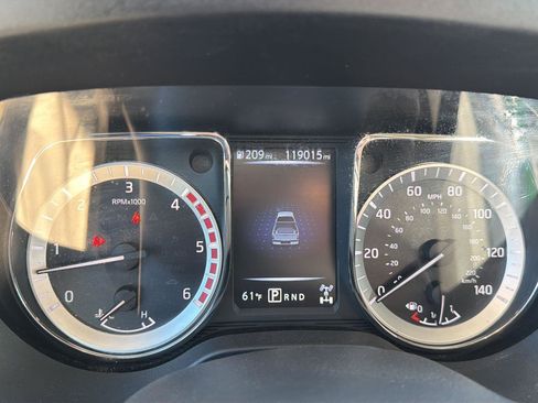 Used 2017 Nissan Titan SL AWD/4WD image 17
