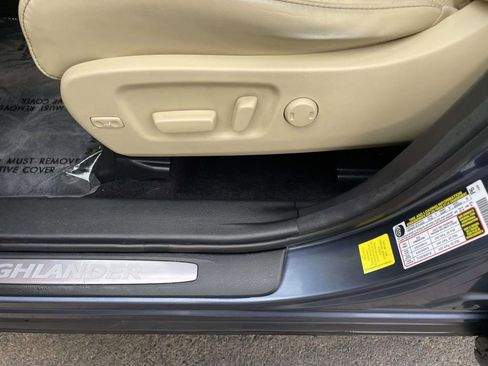 Used 2016 Toyota Highlander Limited image 30