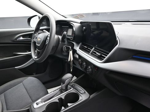 Used 2024 Chevrolet Trax LS FWD image 28