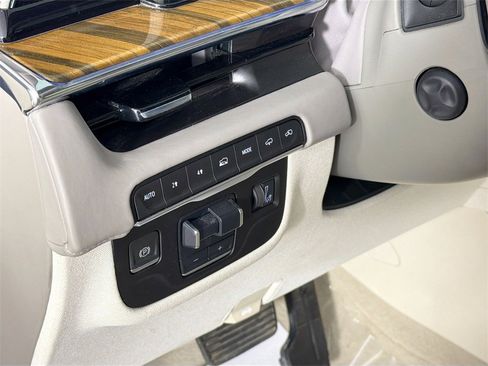 Used 2024 Cadillac Escalade Sport Platinum image 10