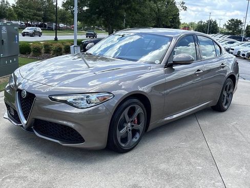 Used 2019 Alfa Romeo Giulia AWD w/ Quick Order Package 22J Sport image 12