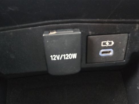 Used 2025 Toyota Corolla LE image 29