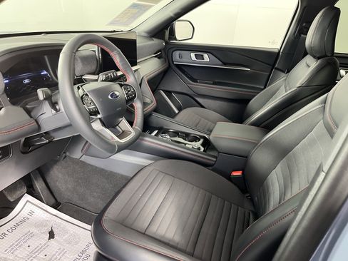 Used 2025 Ford Explorer ST-Line w/ Premium Package RWD image 9