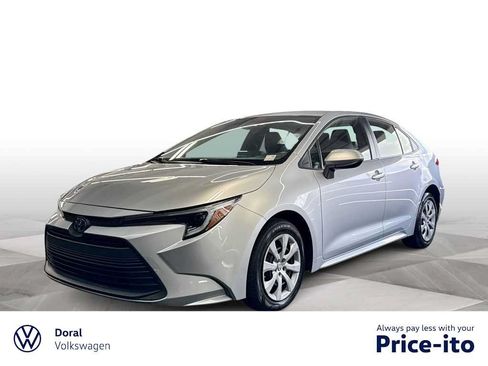 Used 2025 Toyota Corolla LE w/ Convenience Package FWD image 1